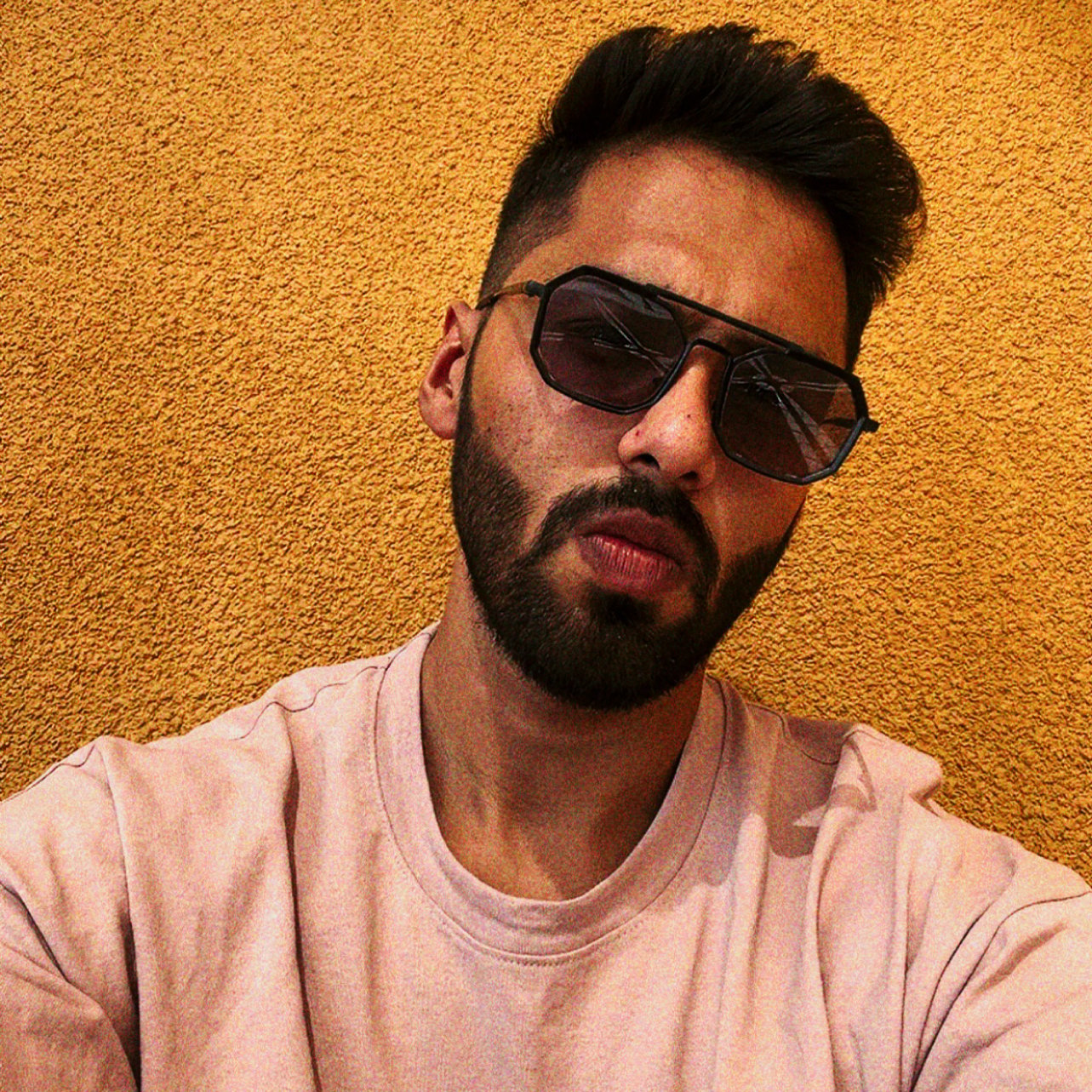 Avatar of AY