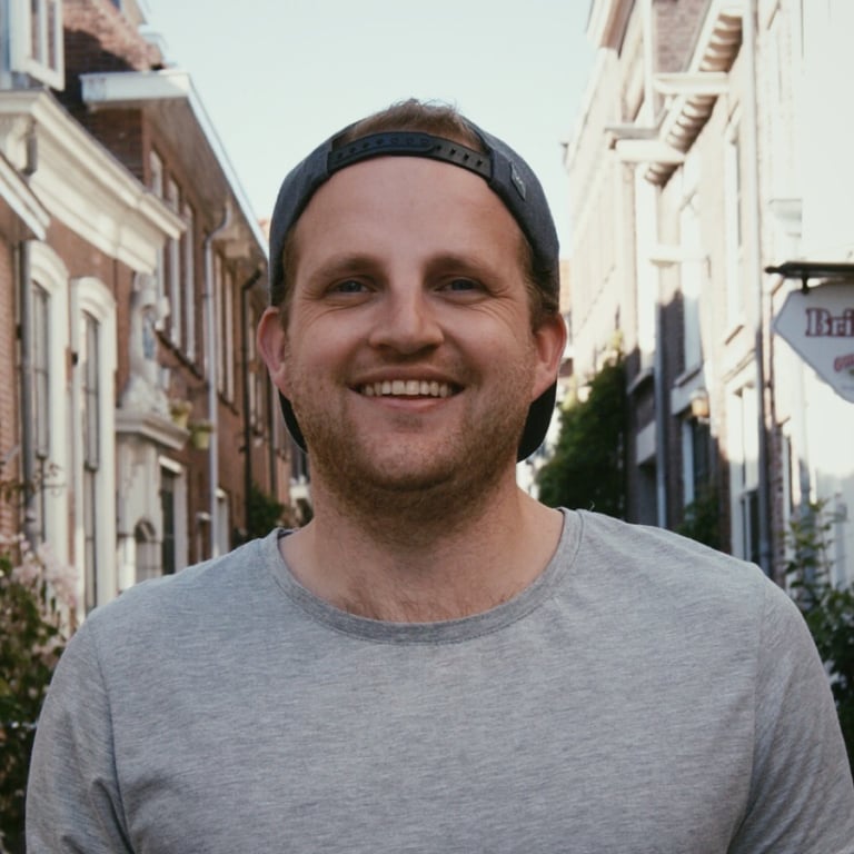Avatar of Thom v.