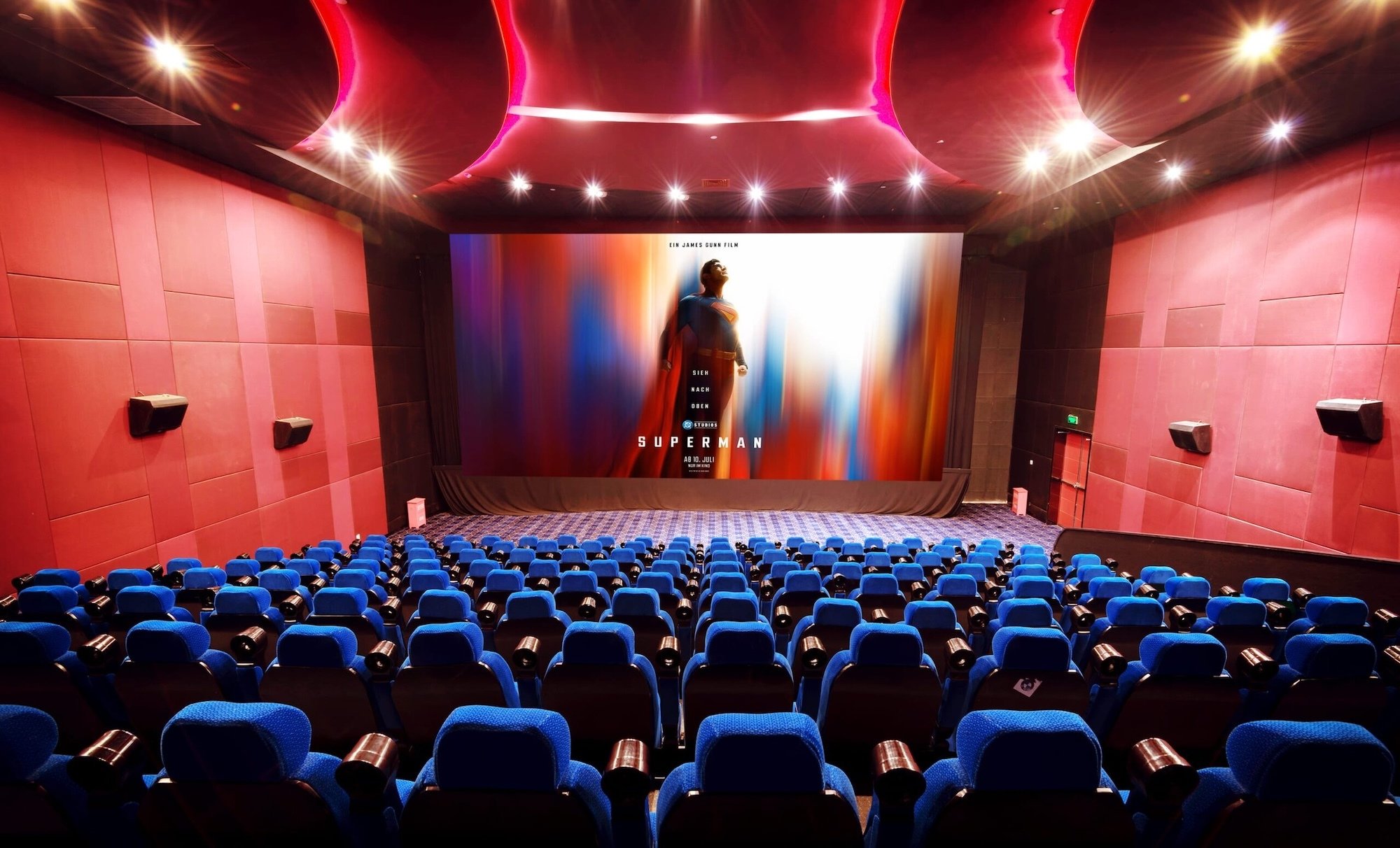🎬 Cyber Cinema Experience – Berlin
