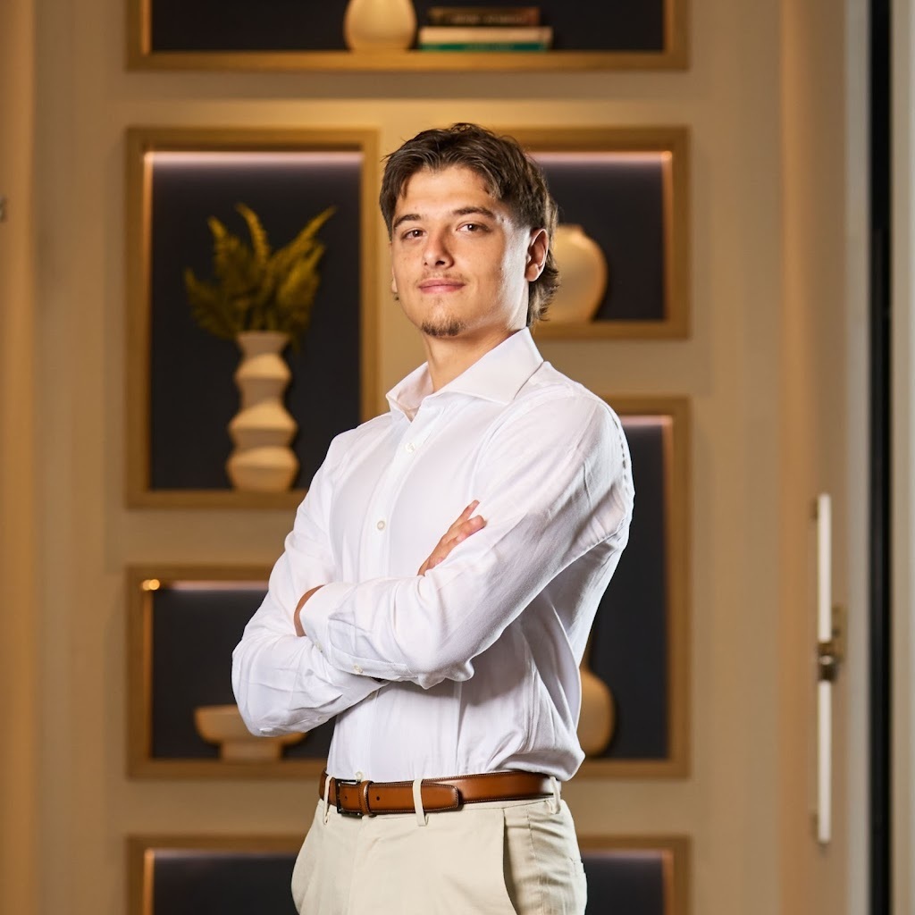 Avatar of Winston R.